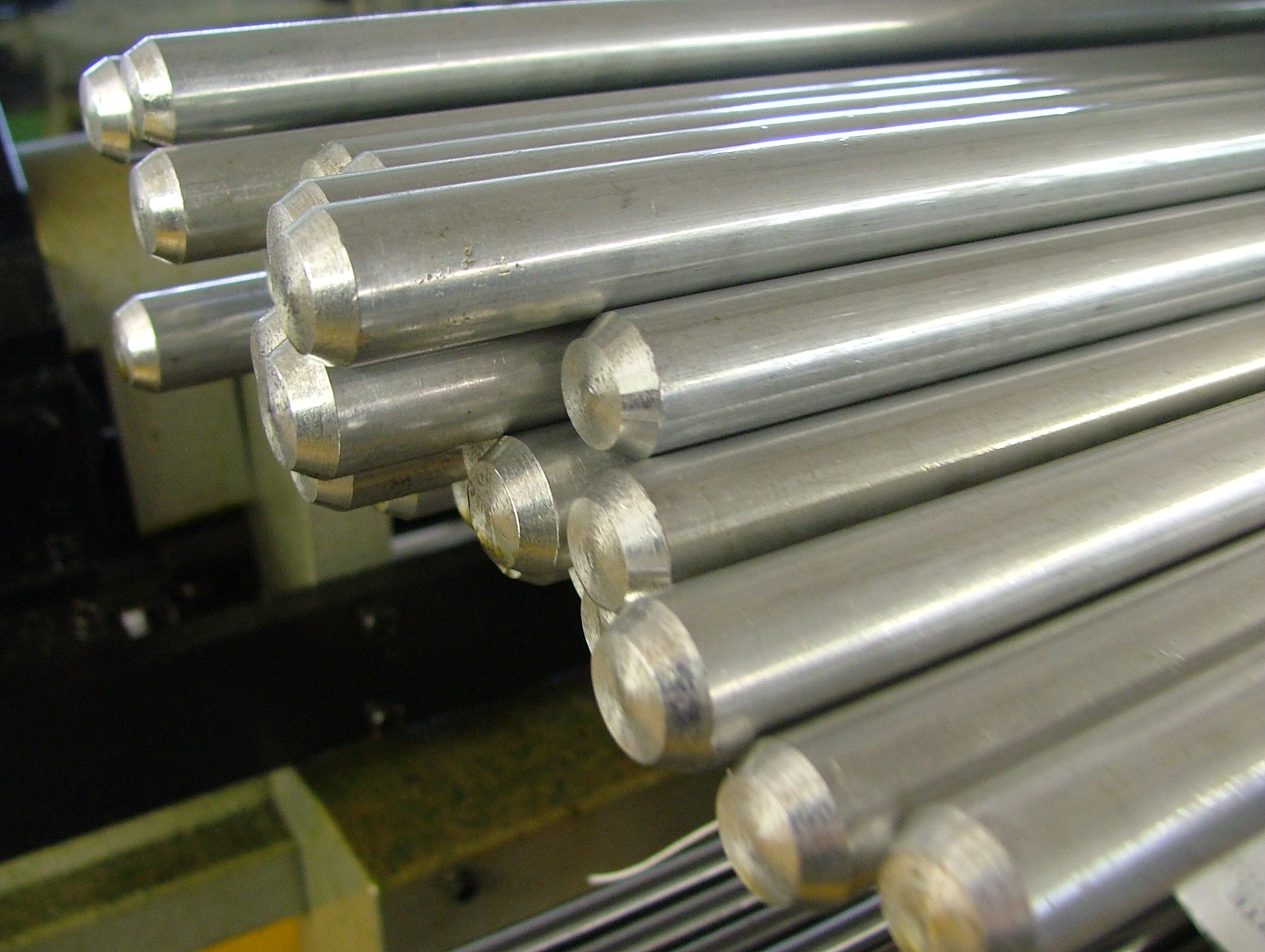 DSCF6487 (2) Steel bars pointed in preparation for precision machining. miles